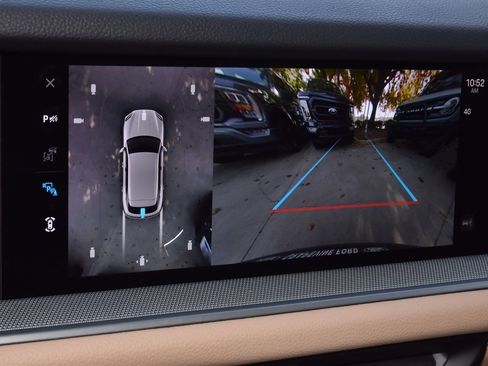 Used 2025 Porsche Cayenne Base image 28