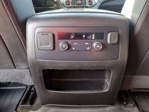 Used 2018 Chevrolet Suburban Premier AWD/4WD image 23