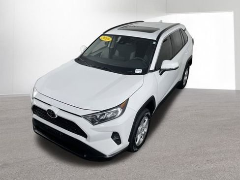 Used 2019 Toyota RAV4 XLE FWD image 42
