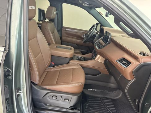 Used 2024 Chevrolet Suburban High Country AWD/4WD image 19