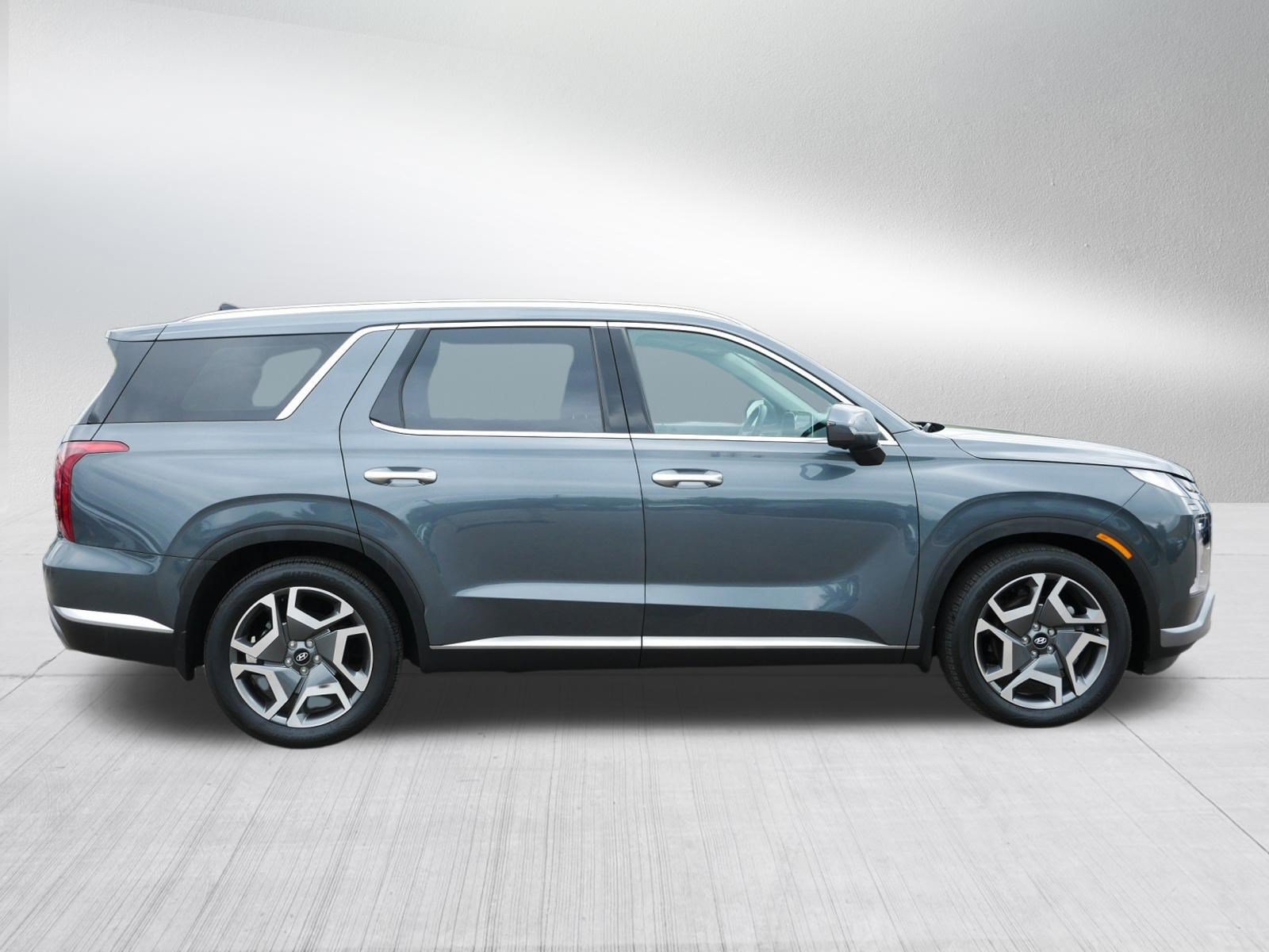 Certified 2023 Hyundai Palisade Limited w/ Cargo Package AWD/4WD image 8