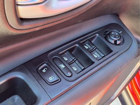 Used 2023 Jeep Renegade Latitude AWD/4WD image 14