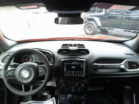 Used 2021 Jeep Renegade Latitude image 18