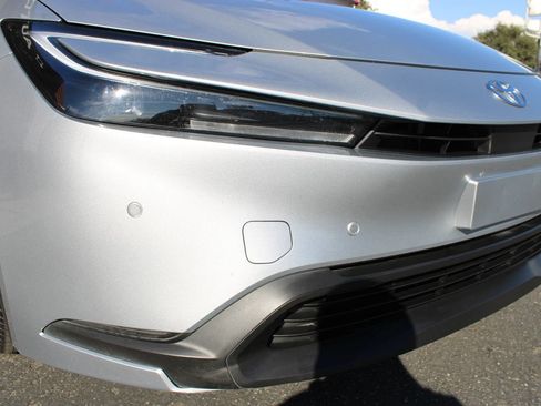Used 2025 Toyota Prius LE FWD image 5