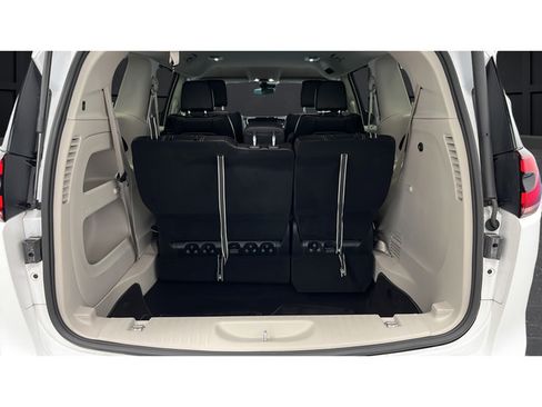 Used 2023 Chrysler Pacifica Touring-L FWD image 26