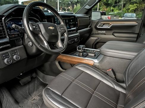 Used 2023 Chevrolet Silverado 1500 High Country w/ High Country Premium Package AWD/4WD image 13