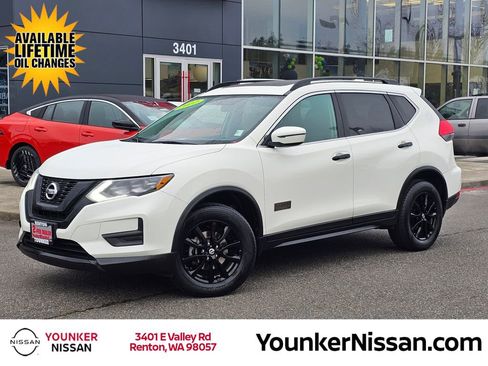 Used 2017 Nissan Rogue SV image 1