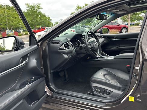 Used 2018 Toyota Camry XLE w/ Audio Package FWD image 2