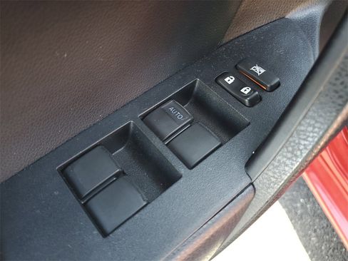 Used 2016 Toyota Corolla L image 17