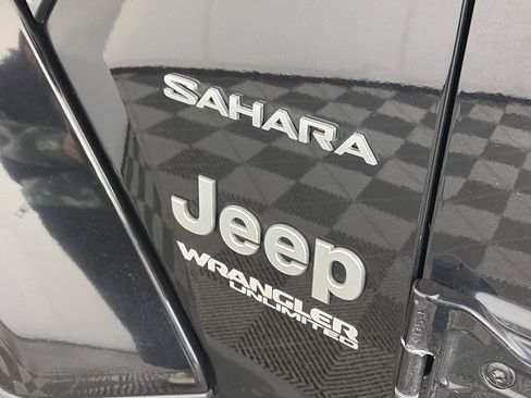 Used 2019 Jeep Wrangler Unlimited Sahara image 15