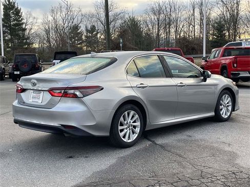 Used 2022 Toyota Camry LE image 5