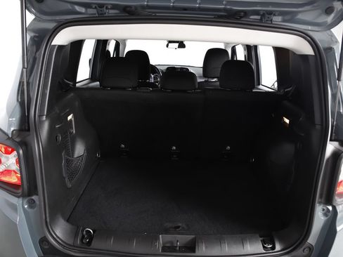 Used 2017 Jeep Renegade Latitude w/ Cold Weather Group AWD/4WD image 10