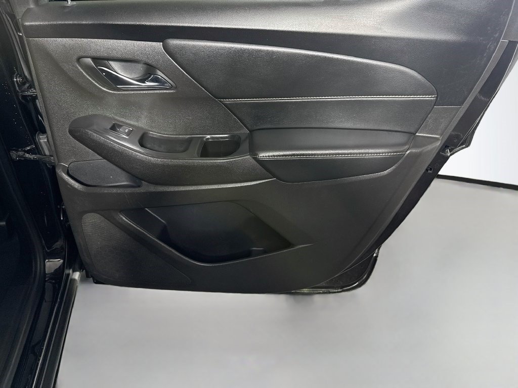 Used 2021 Chevrolet Traverse LS FWD image 27