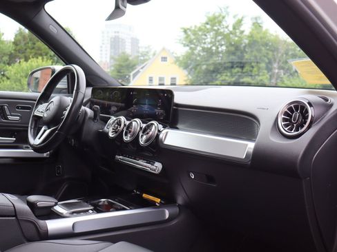 Used 2023 Mercedes-Benz GLB 250 4MATIC w/ Premium Package image 20