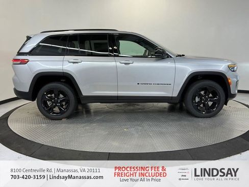 New 2025 Jeep Grand Cherokee Altitude AWD/4WD image 3