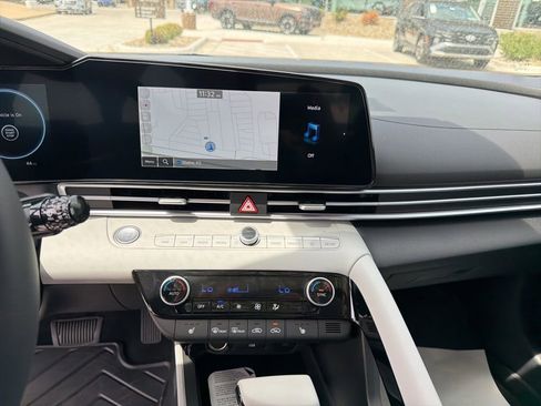 New 2026 Hyundai Elantra Limited FWD image 25