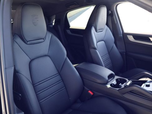 New 2026 Porsche Cayenne Coupe AWD/4WD image 24