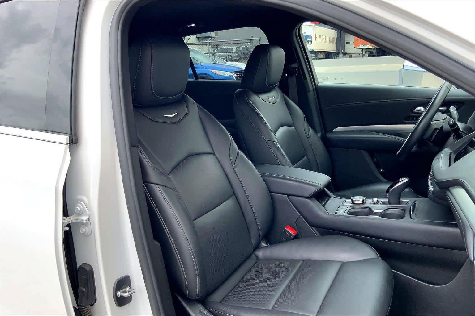 Used 2023 Cadillac XT4 Premium Luxury w/ LPO, Onyx Lite Package FWD image 13
