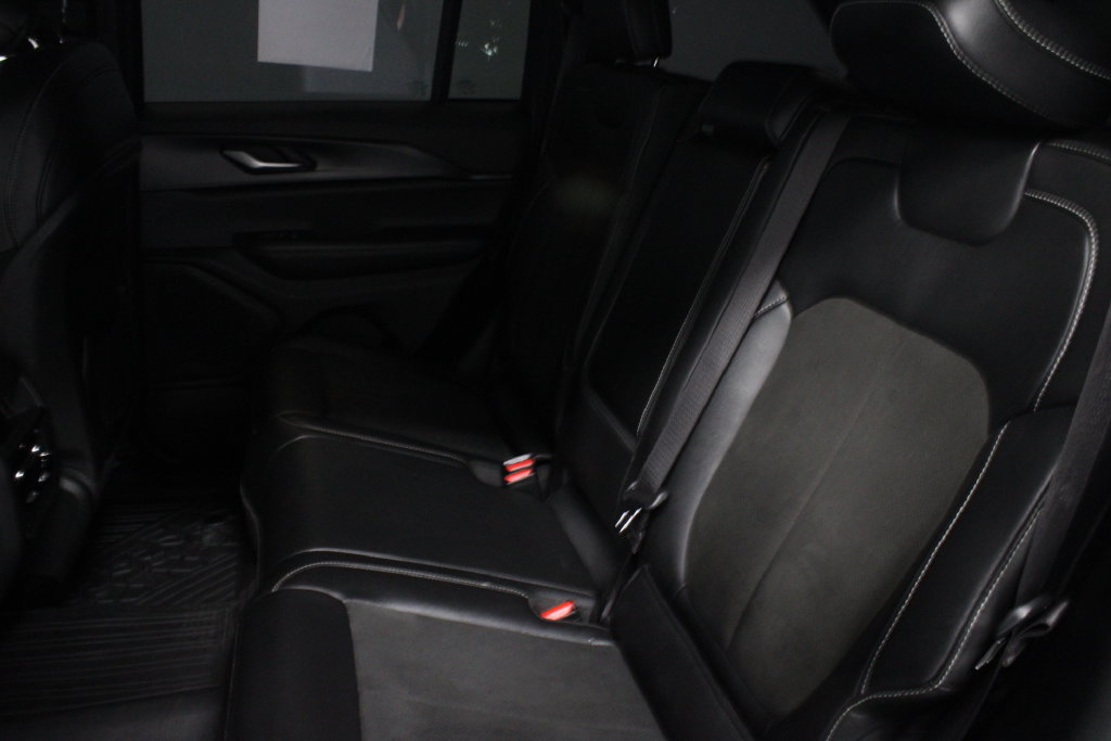 Used 2023 Jeep Grand Cherokee Altitude AWD/4WD image 21