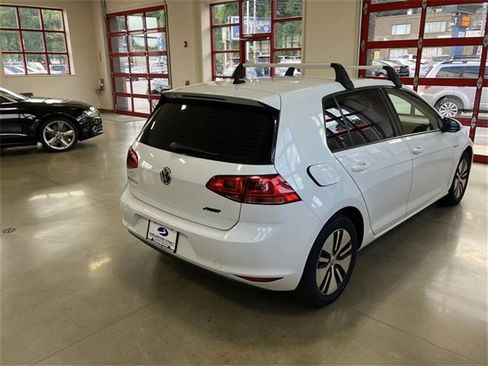Used 2016 Volkswagen e-Golf SE w/ DC Fast Charging Package image 7