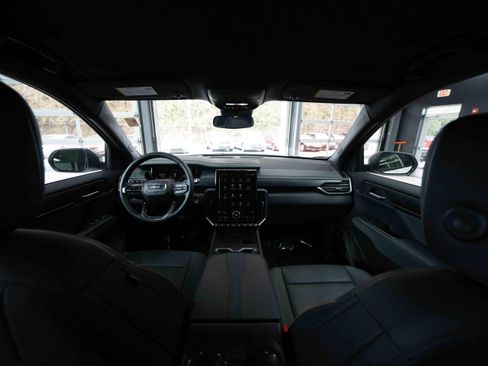 Used 2024 GMC Acadia AT4 w/ Luxury Package image 19