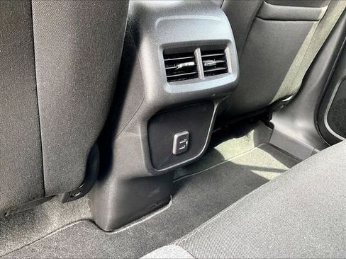 Used 2023 Chevrolet Equinox LT image 28