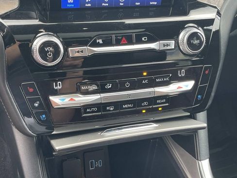 Used 2021 Ford Explorer Platinum w/ Premium Technology Package RWD image 37