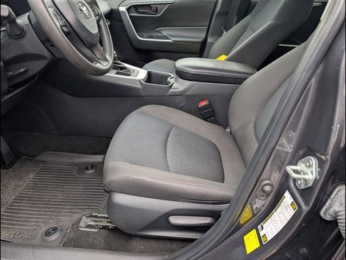 Used 2023 Toyota RAV4 LE FWD image 10