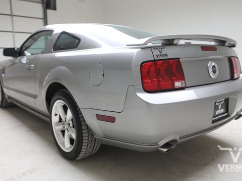 Used 2009 Ford Mustang GT RWD image 3