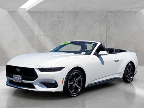 Used 2025 Ford Mustang Premium RWD image 9