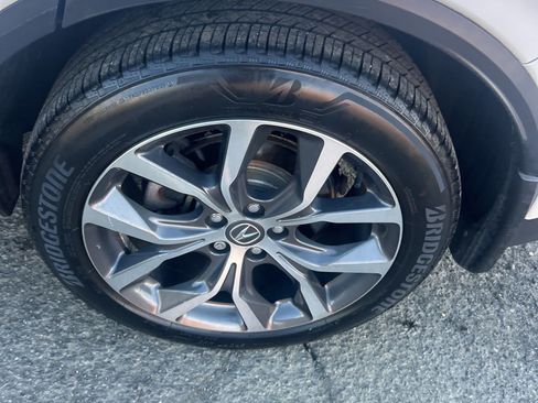 Used 2023 Acura MDX SH-AWD w/ Technology Package image 12