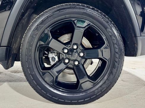 Used 2020 Jeep Grand Cherokee Laredo image 34