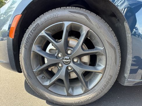 Used 2025 Chrysler Pacifica Limited FWD image 14