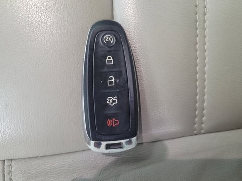 Used 2017 Ford Escape Titanium FWD image 32