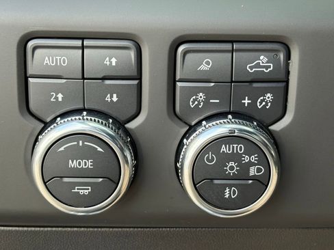 Used 2024 GMC Sierra 2500 AT4X AWD/4WD image 32