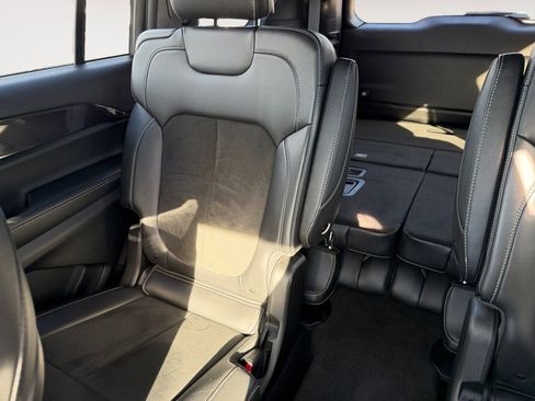 Used 2022 Jeep Grand Cherokee L Laredo image 13