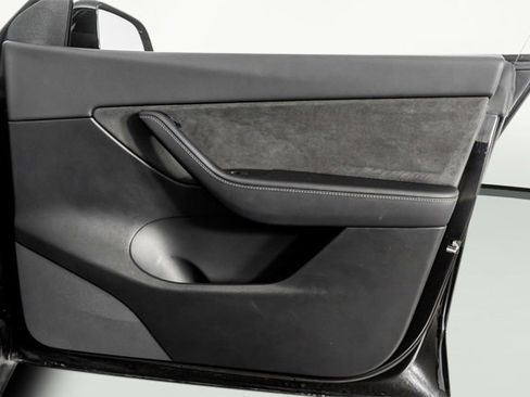 Used 2022 Tesla Model Y Long Range image 47