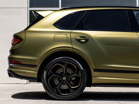 Used 2024 Bentley Bentayga image 7