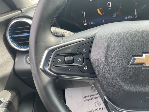 Used 2025 Chevrolet Trax LT w/ LT Convenience Package FWD image 34