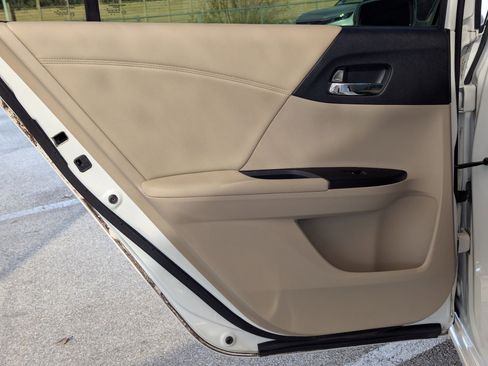 Used 2016 Honda Accord EX-L image 16