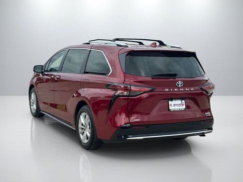 Used 2023 Toyota Sienna Limited AWD/4WD image 7