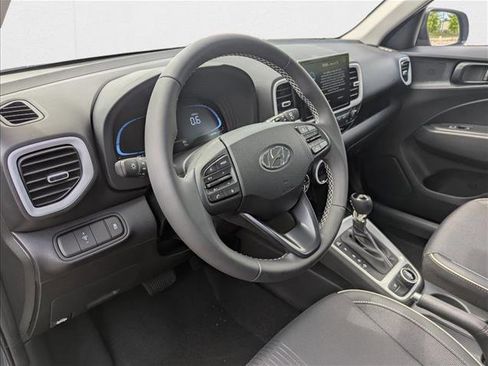 New 2025 Hyundai Venue Limited image 3