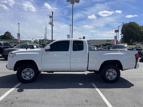 Used 2023 Toyota Tacoma SR w/ SR Convenience Package AWD/4WD image 5