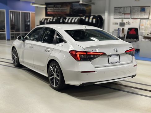 Used 2022 Honda Civic Touring image 7