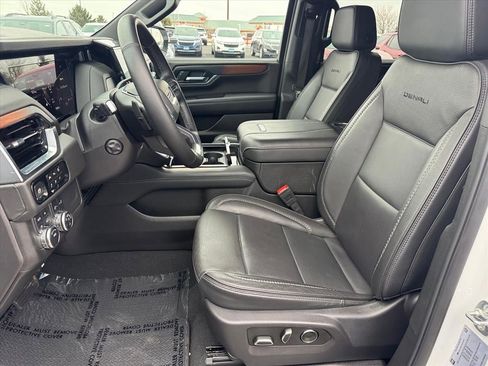 Used 2025 GMC Yukon XL Denali image 5