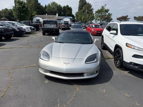 Used 2005 Chevrolet Corvette Coupe w/ Preferred Equipment Group RWD image 2