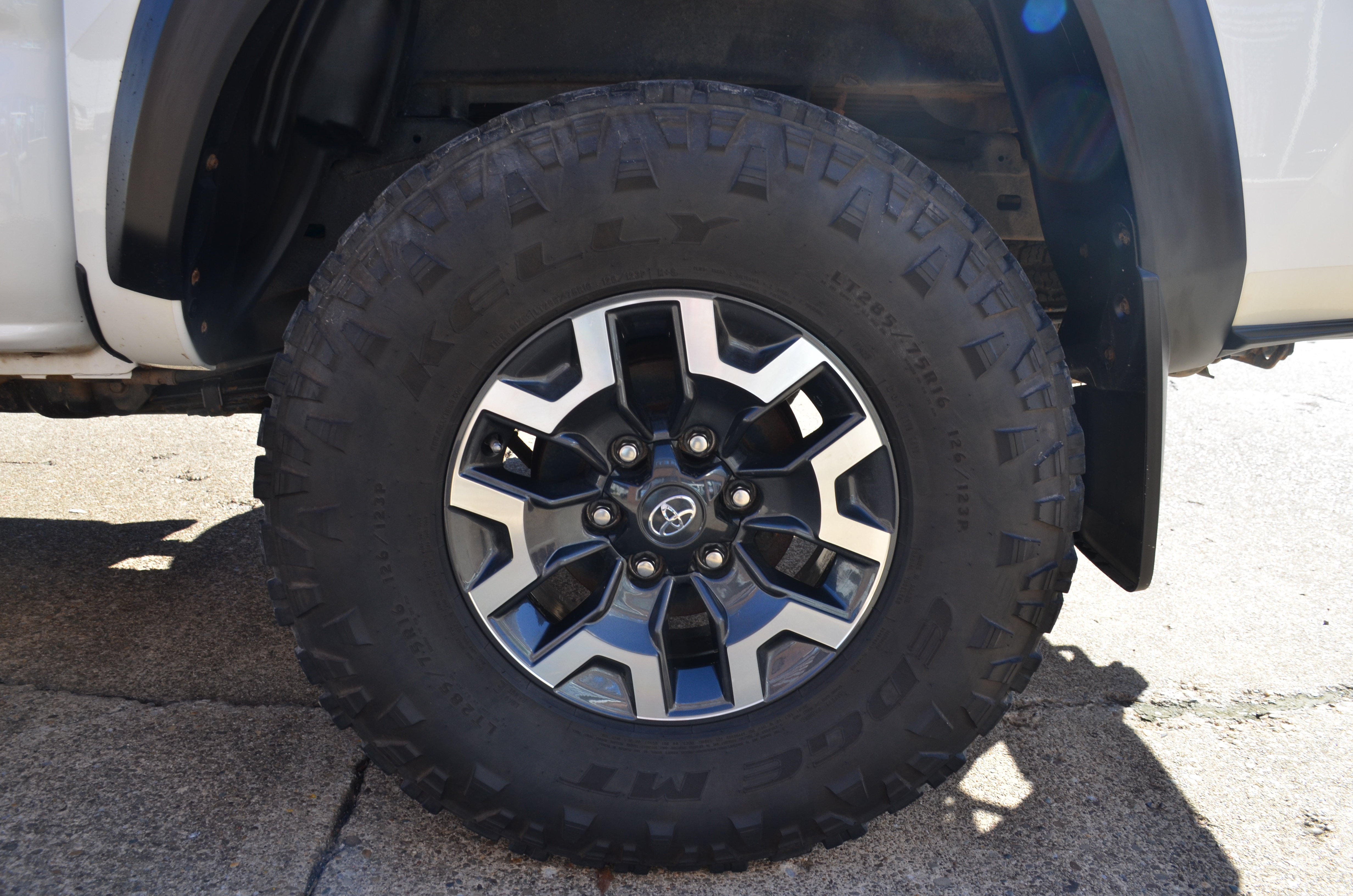 Used 2023 Toyota Tacoma TRD Off-Road w/ Technology Package AWD/4WD image 20