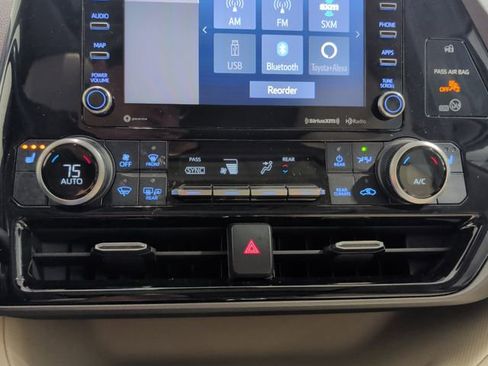 Used 2021 Toyota Highlander XLE image 21