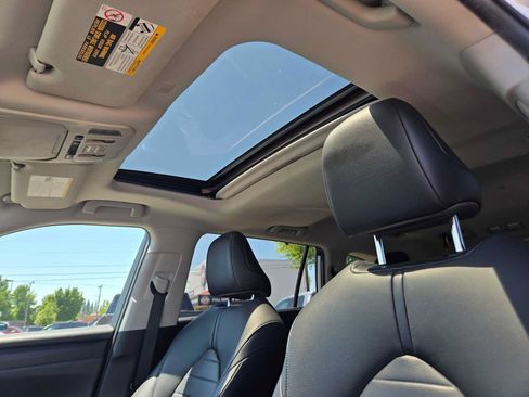Used 2020 Toyota Highlander XLE AWD/4WD image 25