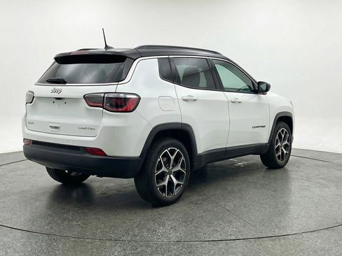 Used 2025 Jeep Compass Limited image 9